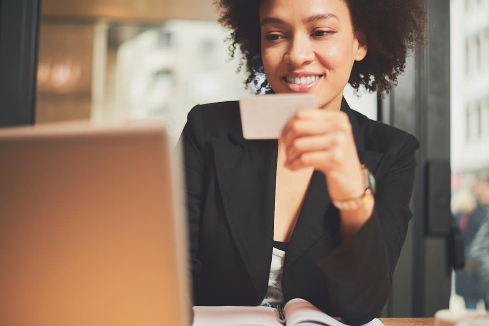 Credit Cards vs. Payday Loans: Which is Right For You?